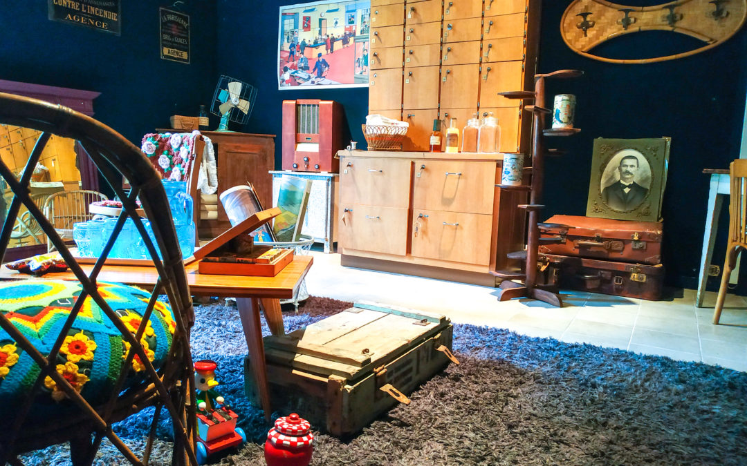 Showroom, boutique de meubles et objets anciens, vintage ou revisités.