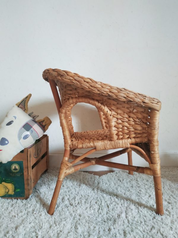 Cette adorable assise vintage pour enfants deviendra vite une petite pièce déco aussi agréable à regarder qu'à utiliser.
