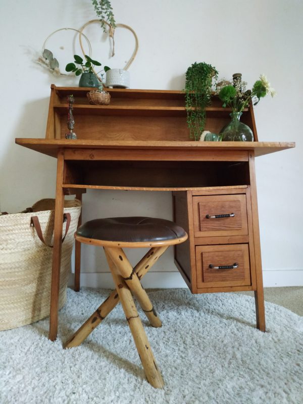 Nous ne pouvions que succomber pour ce bureau à l'allure scandinave si chic et si peu conventionnelle.