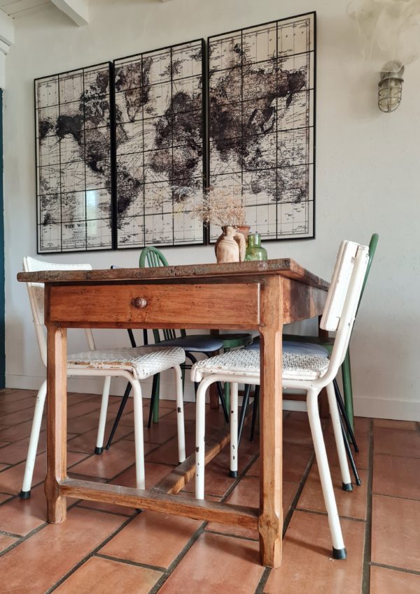 Elément de mobilier incontournable de no campagnes françaises, cette table de ferme à l'allure rustique et authentique est un must have rempli de charme.
