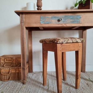 Table ancienne bois décapée avec son tiroir