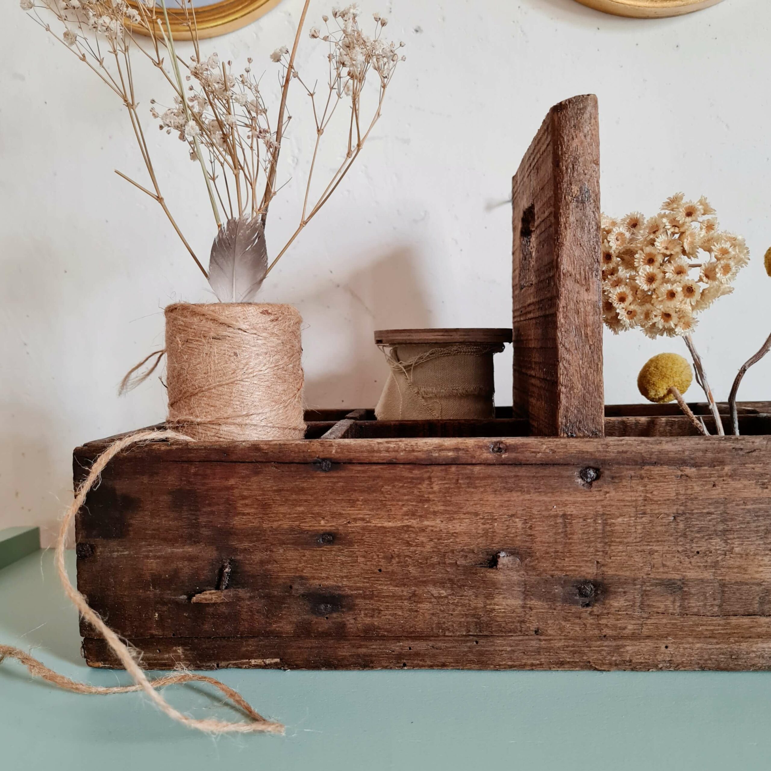 Boîte À Outils En Bois Avec Des Outils Banque D'Images et Photos