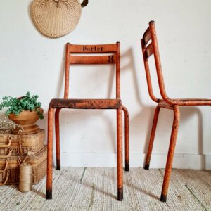Duo de chaises industrielles oranges en métal