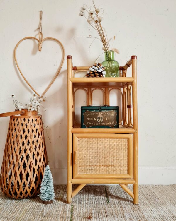 Table de chevet en bambou et rotin ancien