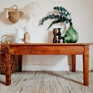 Table basse de ferme en bois brut avec coffre de rangement