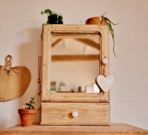 Petite armoire à pharmacie vintage en bois clair