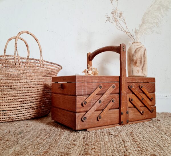 Travailleuse vintage en bois format portatif