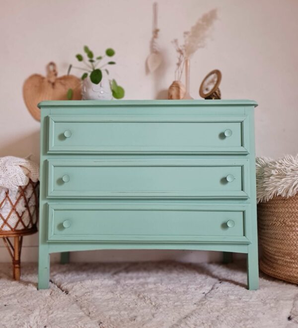 Commode ancienne de coloris vert