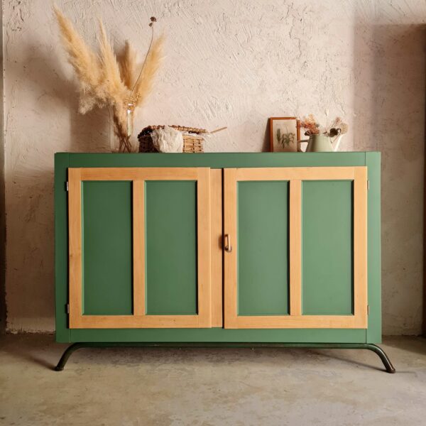 Buffet de métier ancien en bois avec piétement en métal mixe bois et vert tendre