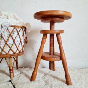 Tabouret réglable ancien en bois de coloris miel vernis