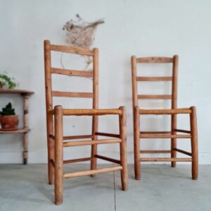 Paire de chaises en bois et paille - joli duo d'assises vintage