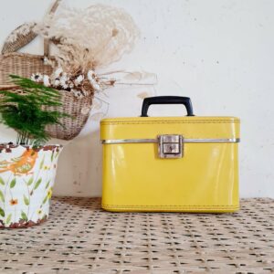 Petite valise ancienne jaune vitaminé