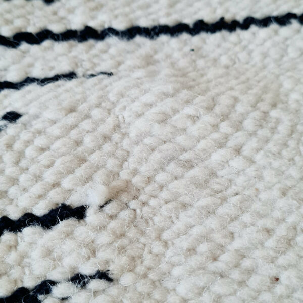 Ce kilim est tissé dans une laine de belle qualité