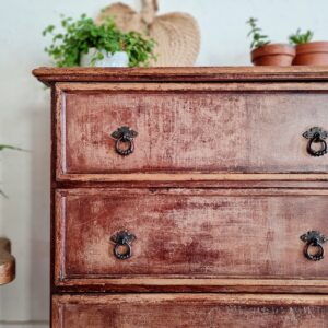 Commode vintage en bois patiné