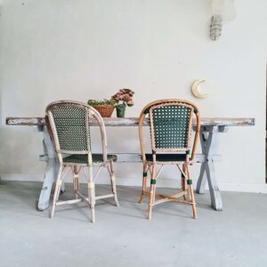 Table ancienne en bois patinée - plateau grisé et piétement croisé