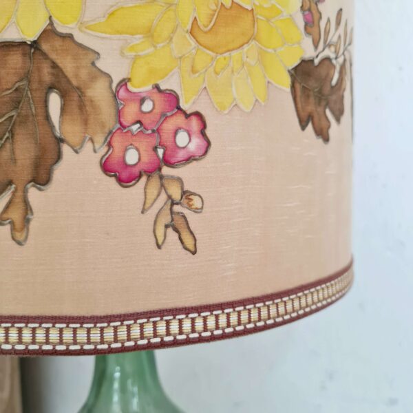 Lampe dame-jeanne ancienne -abat-jour en soie peinte avec motifs fleuris