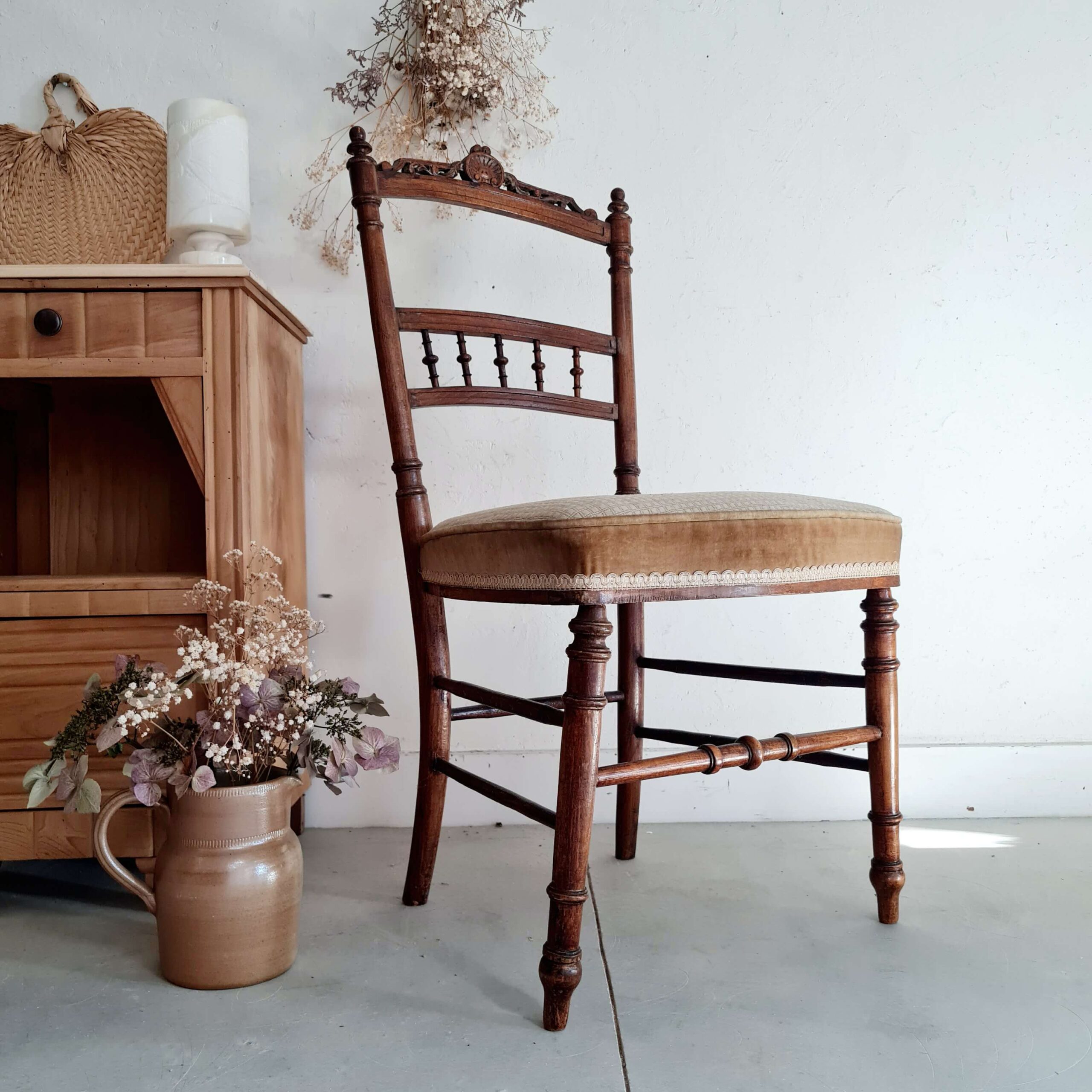 Chaise ancienne en bois velours fleuri - Factory Vintage