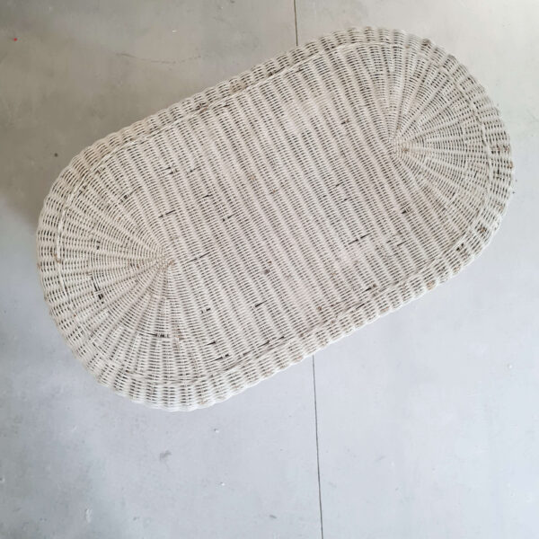 Table en rotin basse et blanche ancienne - table basse en rotin