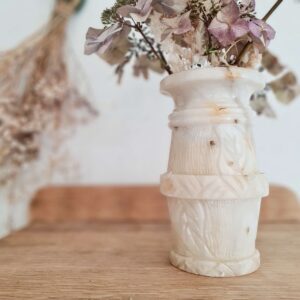 Vase ancien en albâtre - vase vintage crème et blanc -
