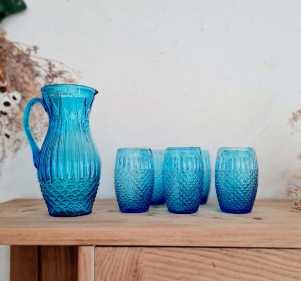 Ensemble pichet et 6 verres années 50/60 bleu - verre avec motifs d'écailles - transparence du bleu absolument charmant