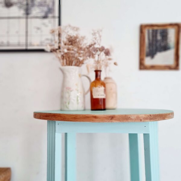 Table ronde ancienne bleue