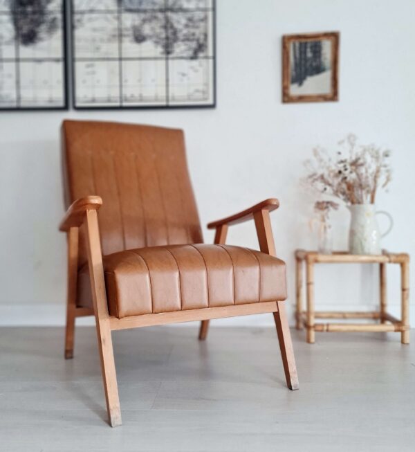 Fauteuil scandinave pieds compas camel