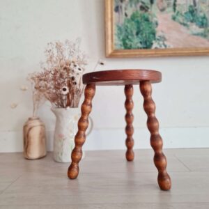 Tabouret tripode ancien en bois