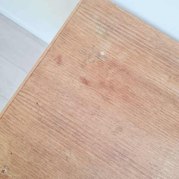Bureau internat pieds compas