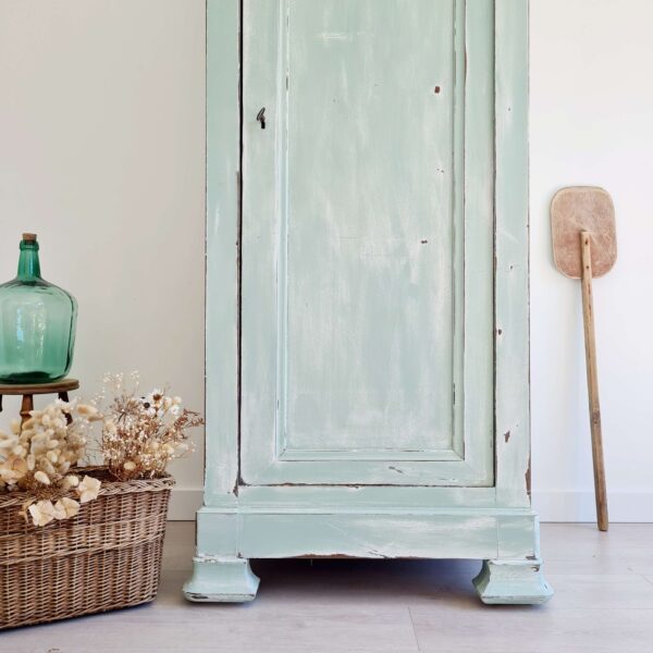 Armoire ancienne bonnetière vert d'eau
