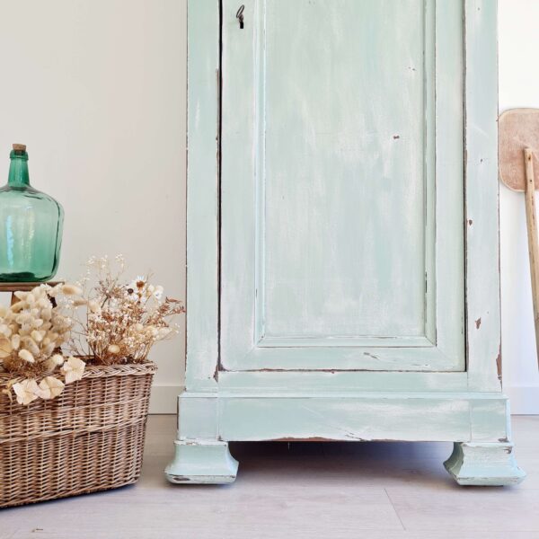 Armoire ancienne bonnetière vert d'eau