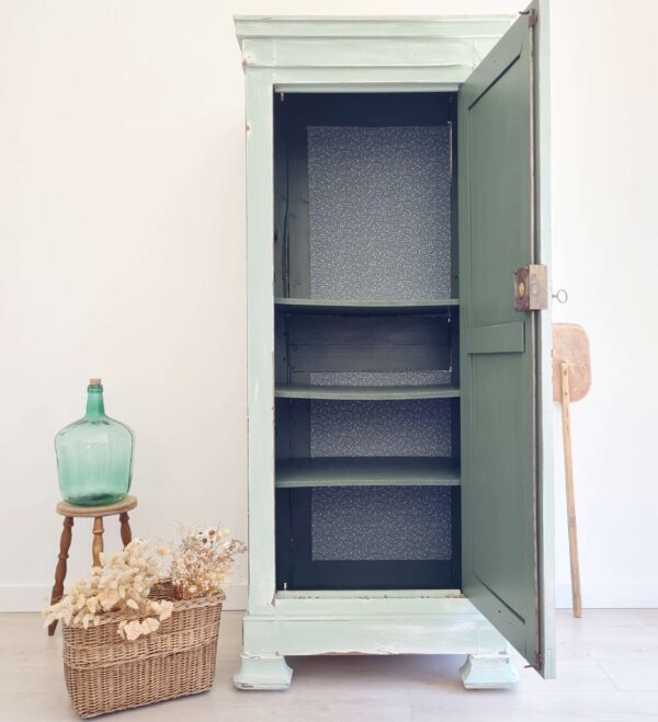 Armoire ancienne bonnetière vert d'eau