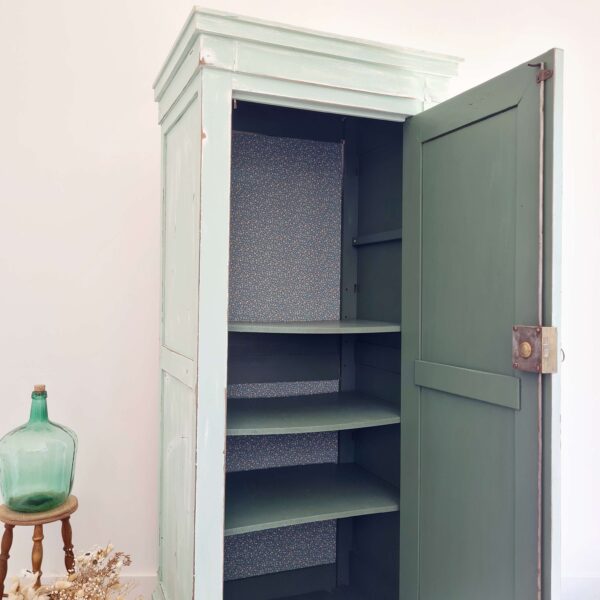 Armoire ancienne bonnetière vert d'eau