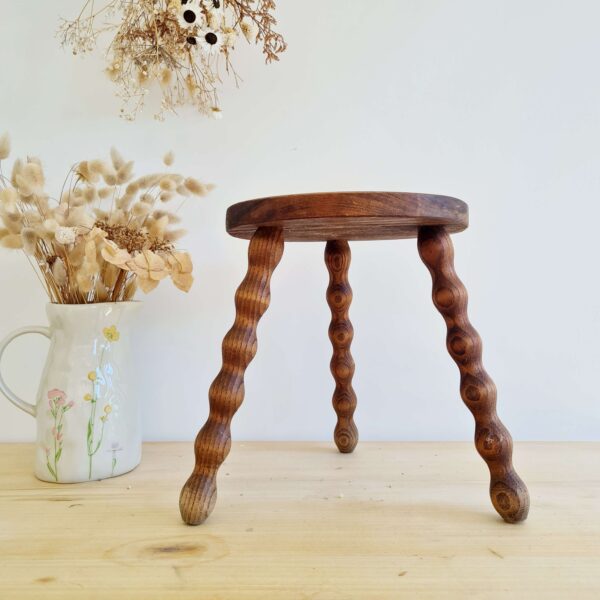 Tabouret tripode ancien en bois