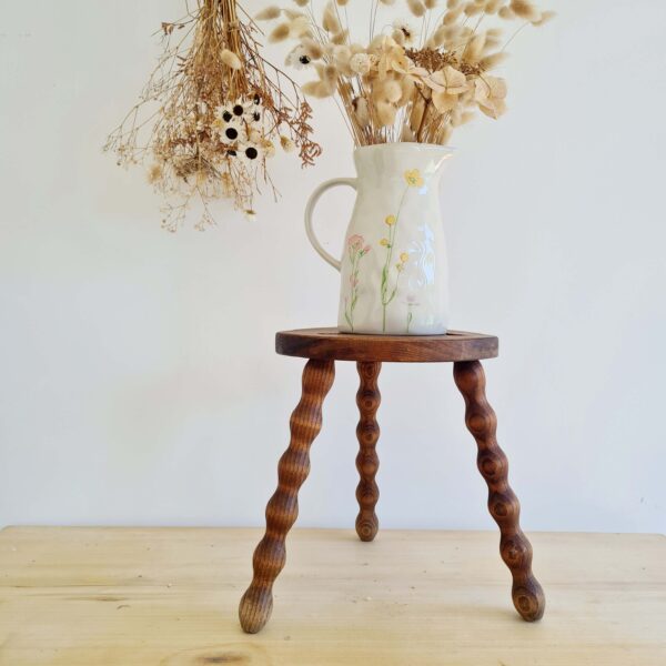 Tabouret tripode ancien en bois