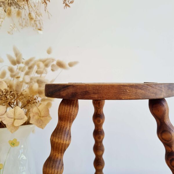 Tabouret tripode ancien en bois