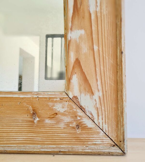 Miroir ancien en bois brut patiné