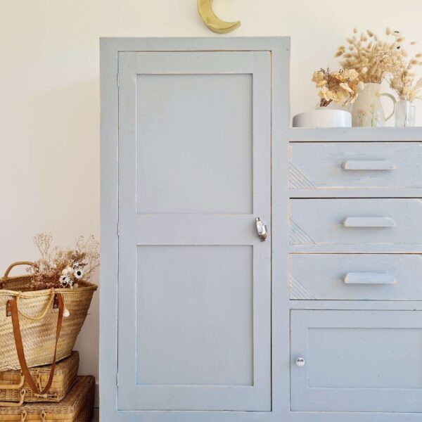 Armoire asymétrique ancienne - grise patinée