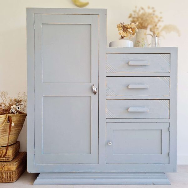 Armoire asymétrique ancienne - grise patinée