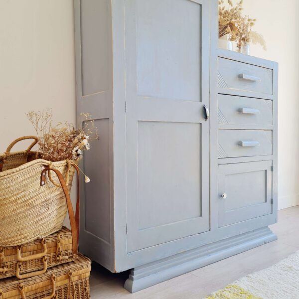 Armoire asymétrique ancienne - grise patinée