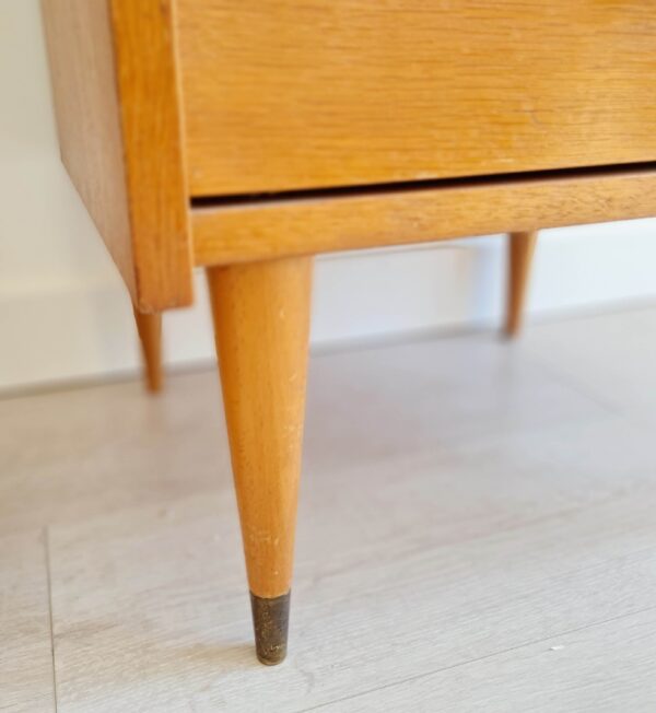 Chiffonnier pieds fuselés, années 60