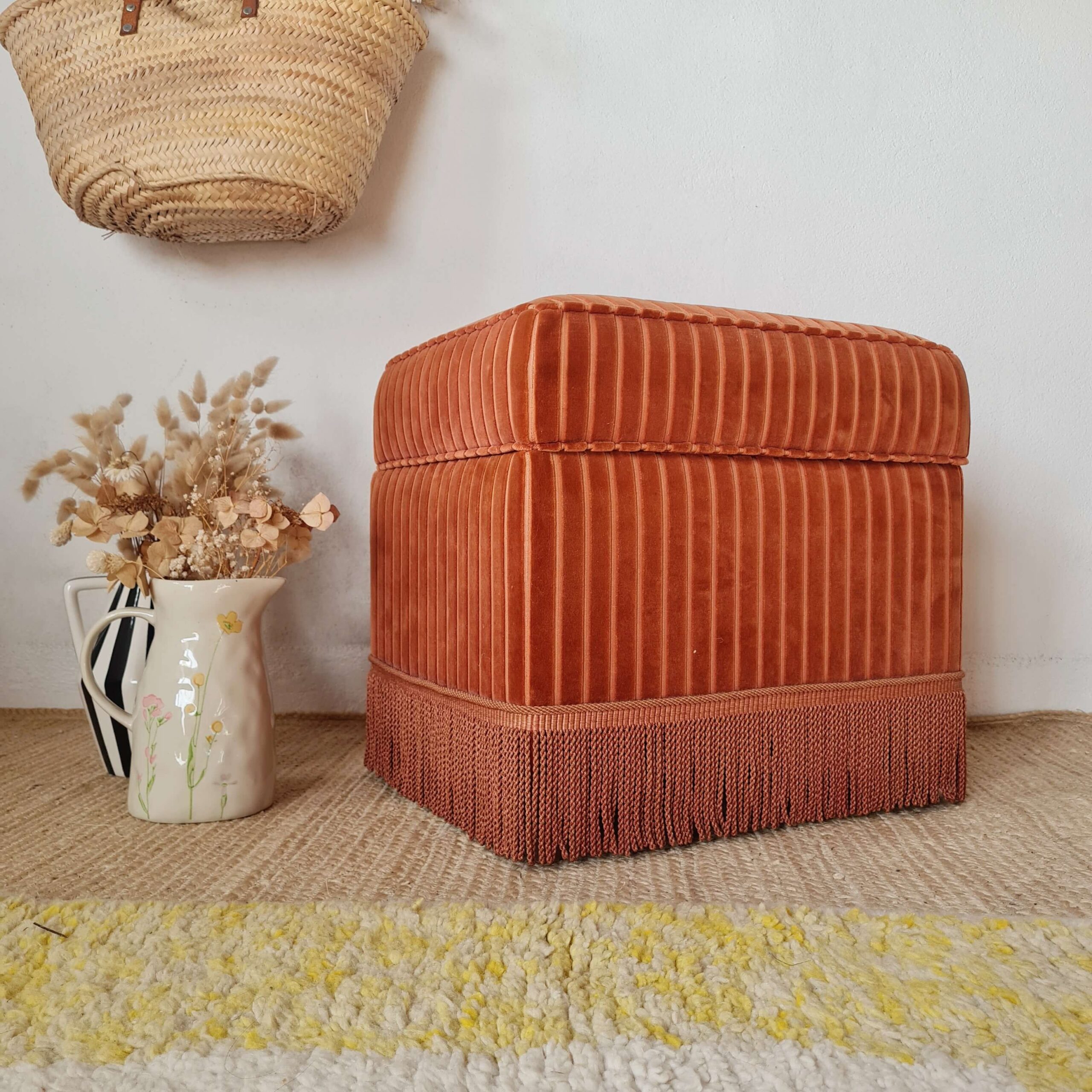 Pouf coffre ancien velours rose