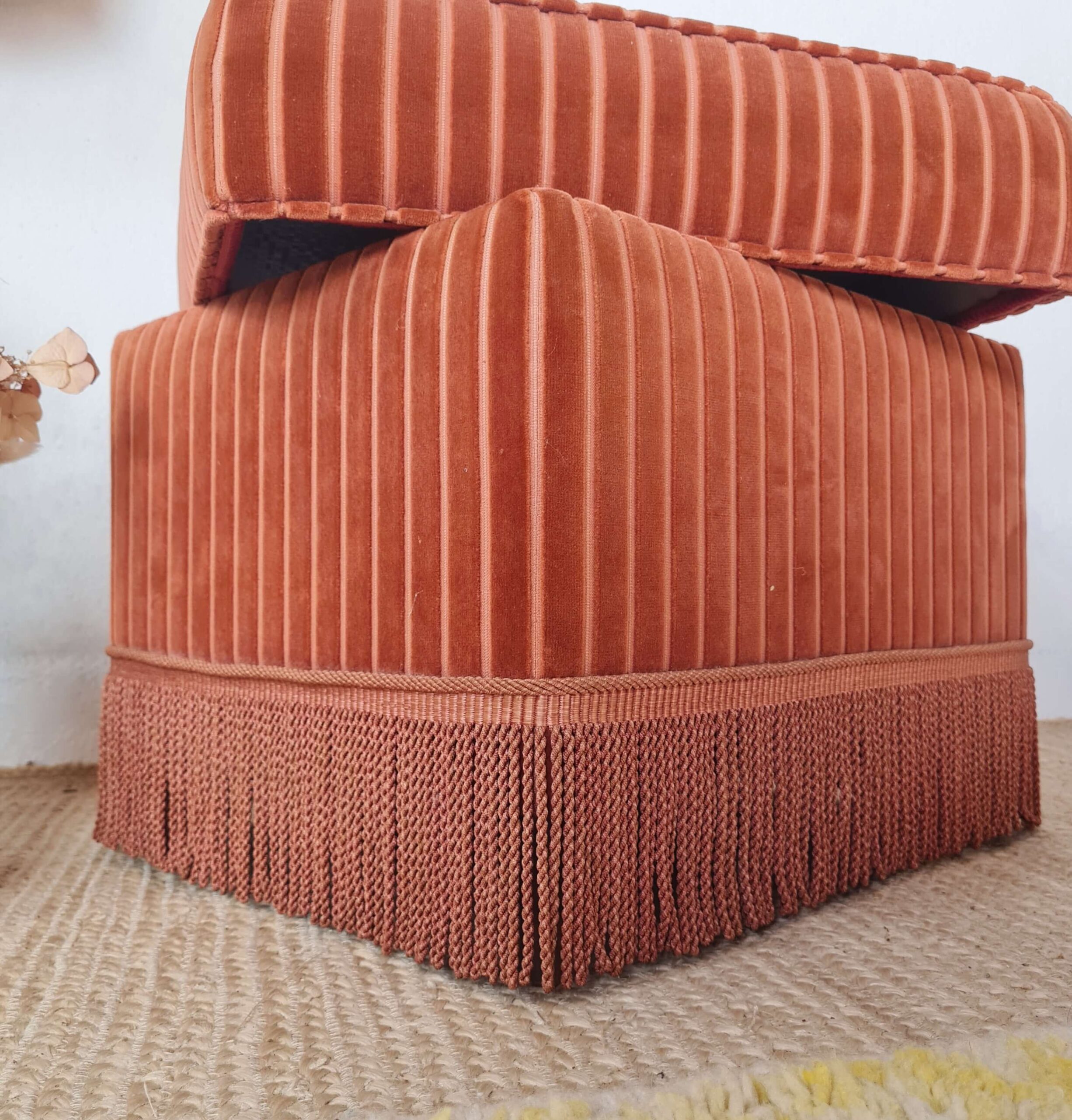 Pouf coffre ancien velours rose