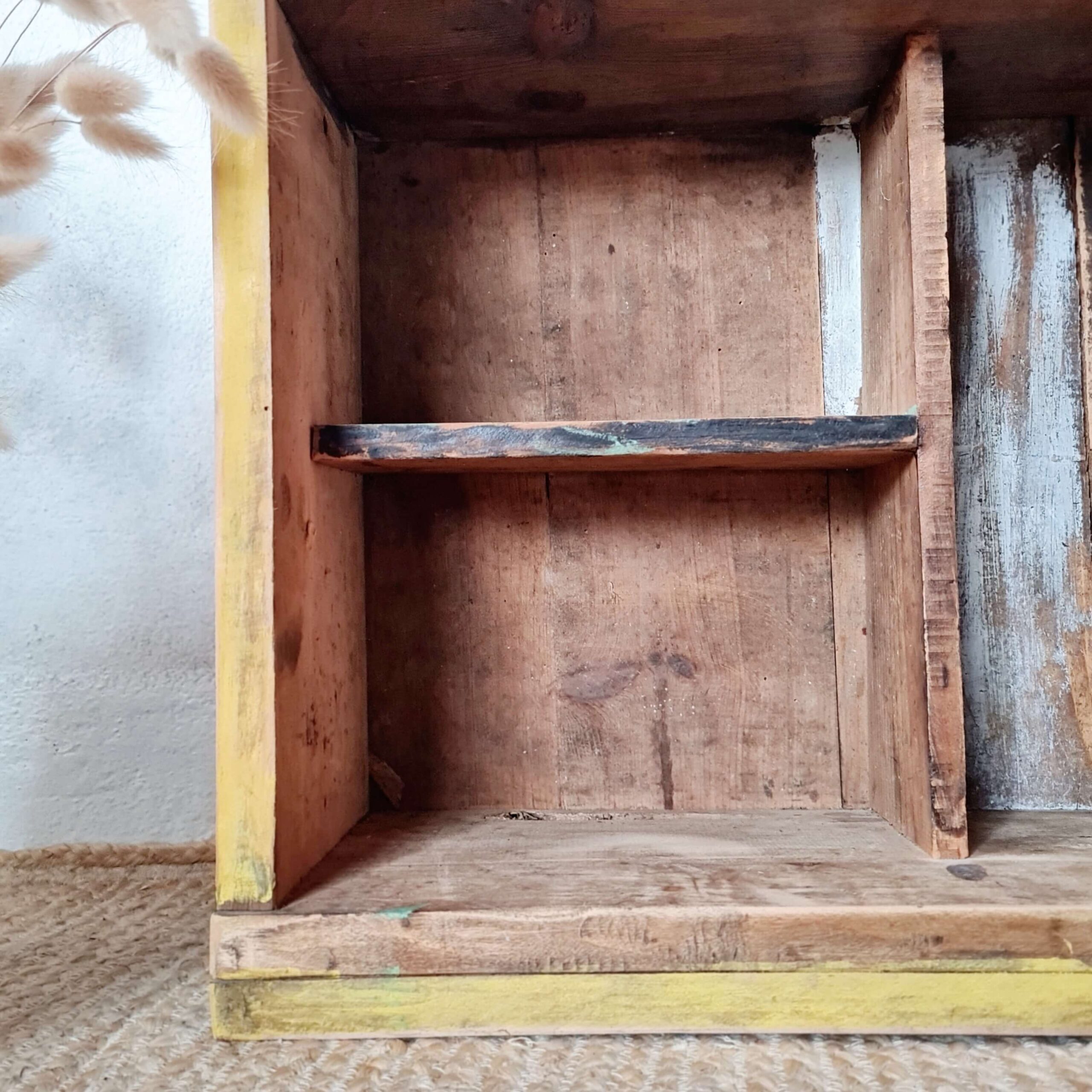 Etagère murale en bois - casiers