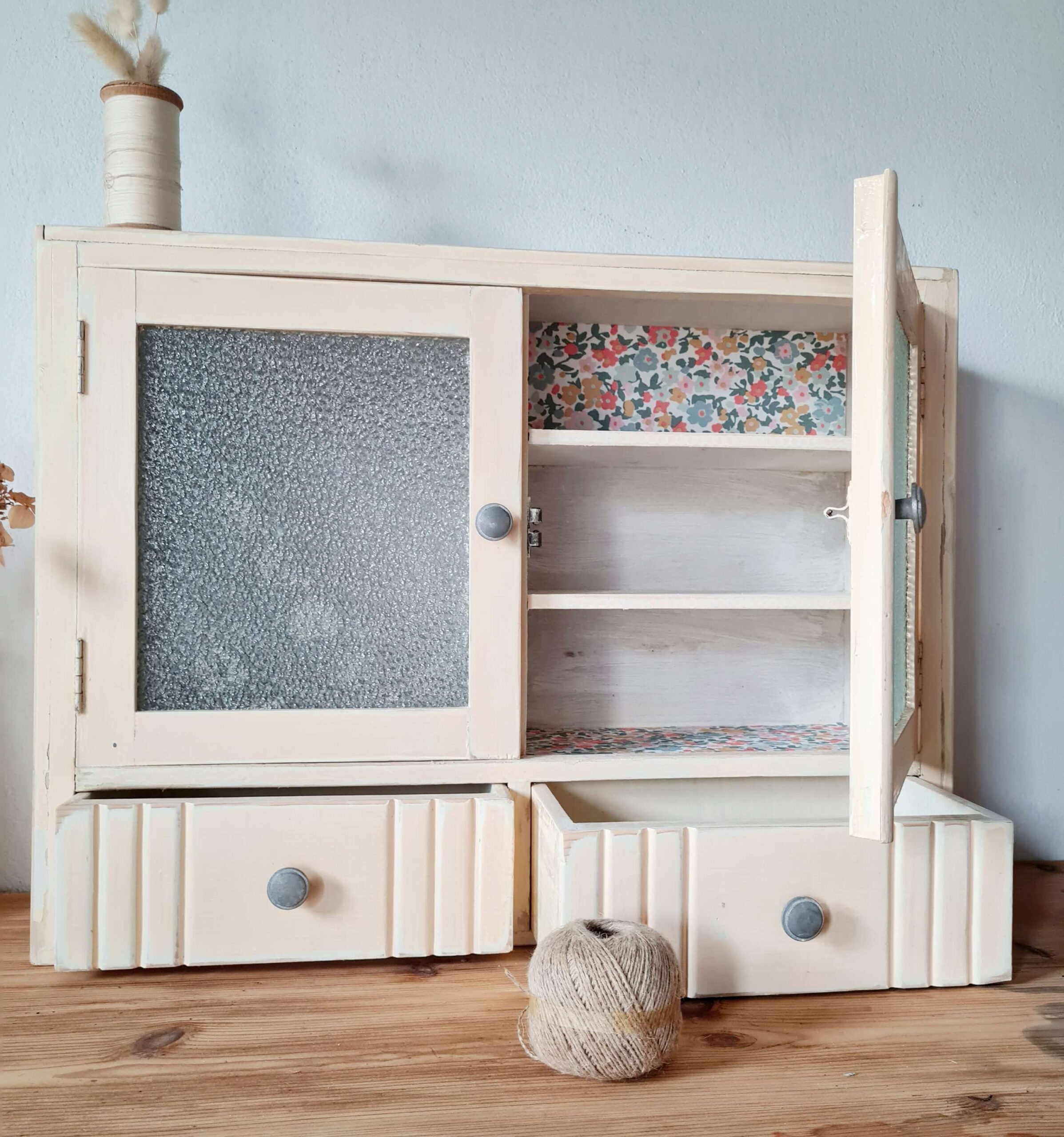 Armoire à pharmacie ancienne bois patiné