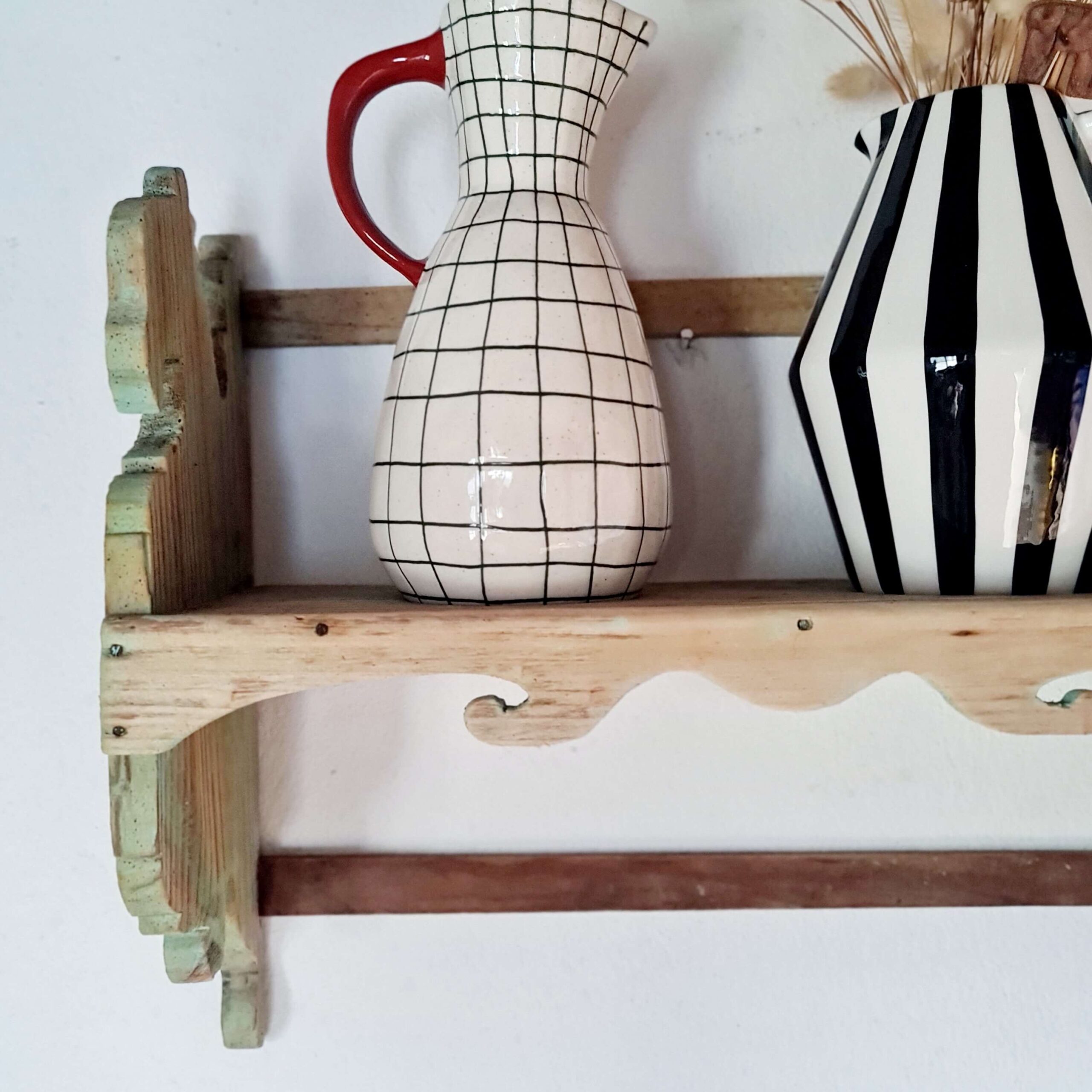 Etagère murale ancienne en bois brut patiné