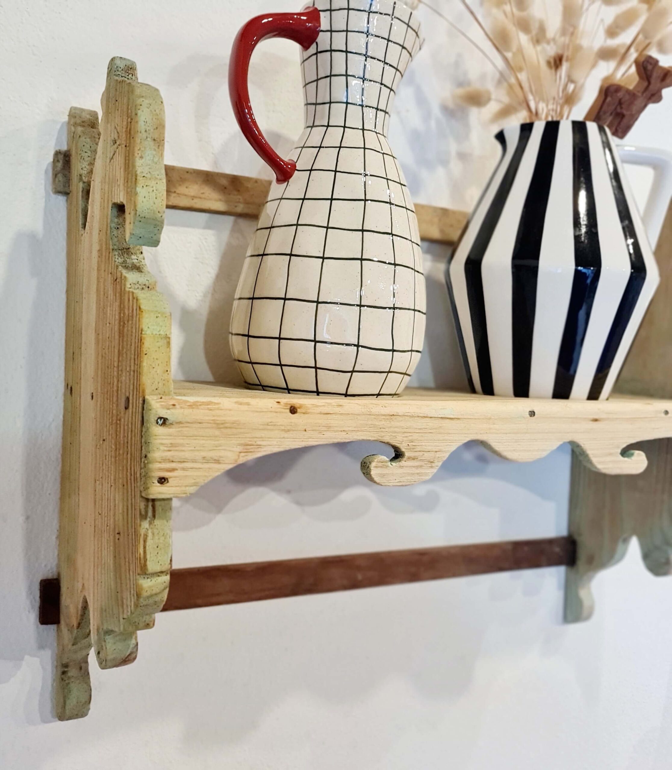 Etagère murale ancienne en bois brut patiné