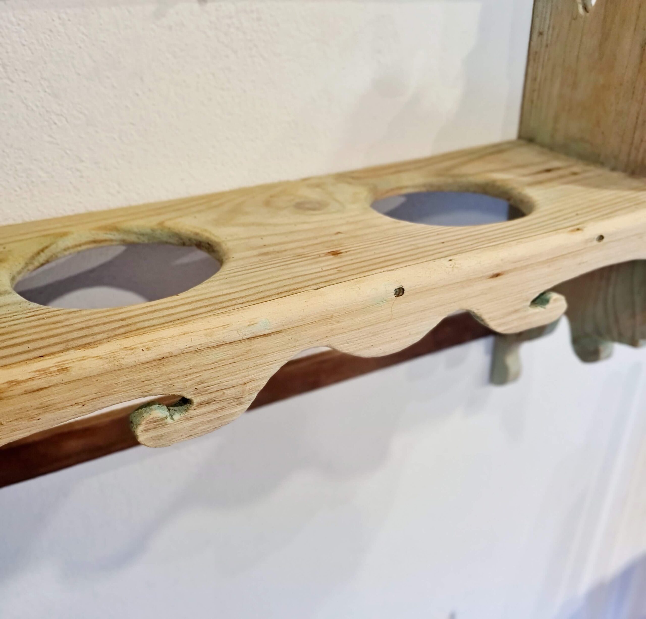 Etagère murale ancienne en bois brut patiné