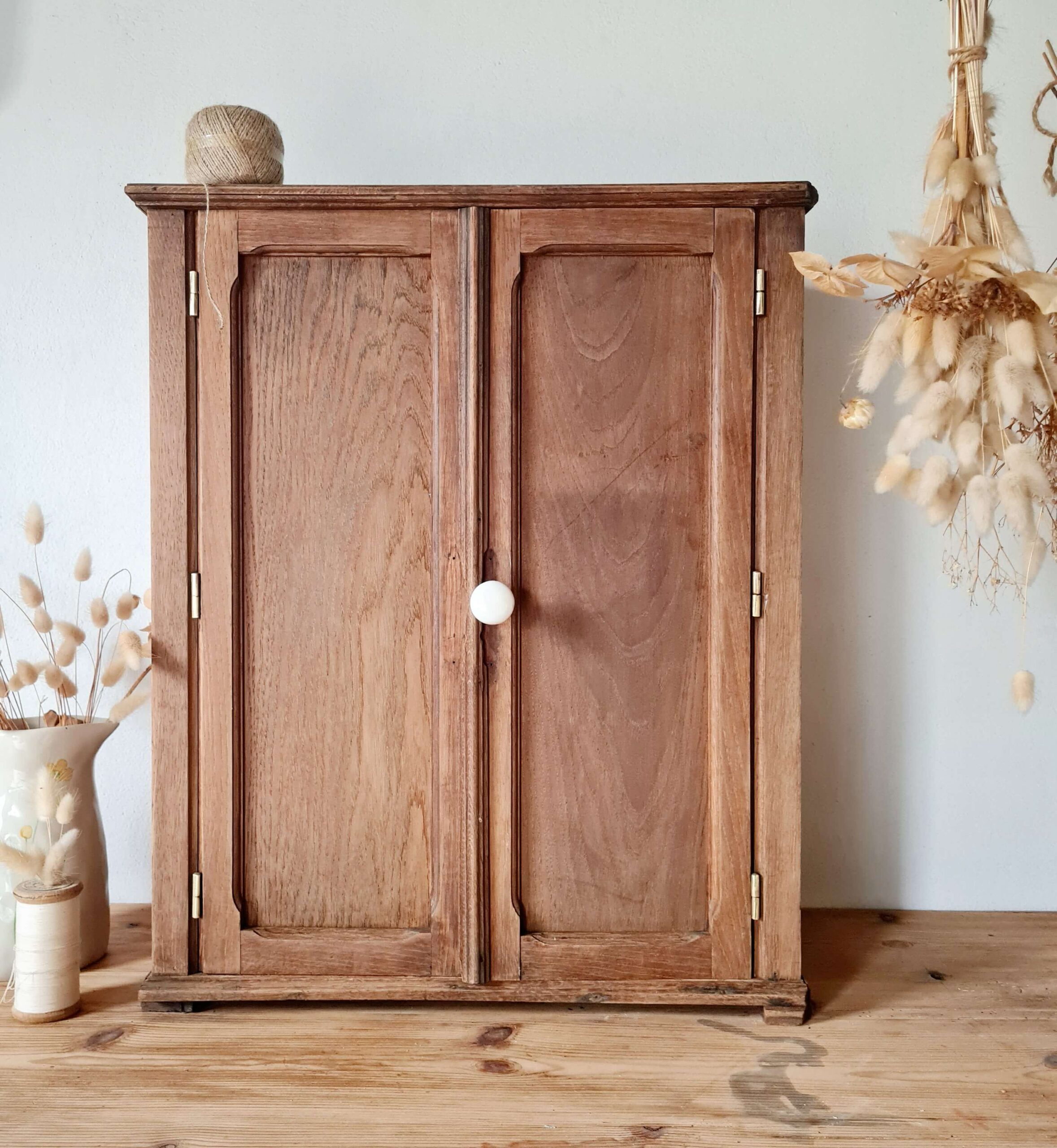 Armoire ancienne en bois - petit modèle