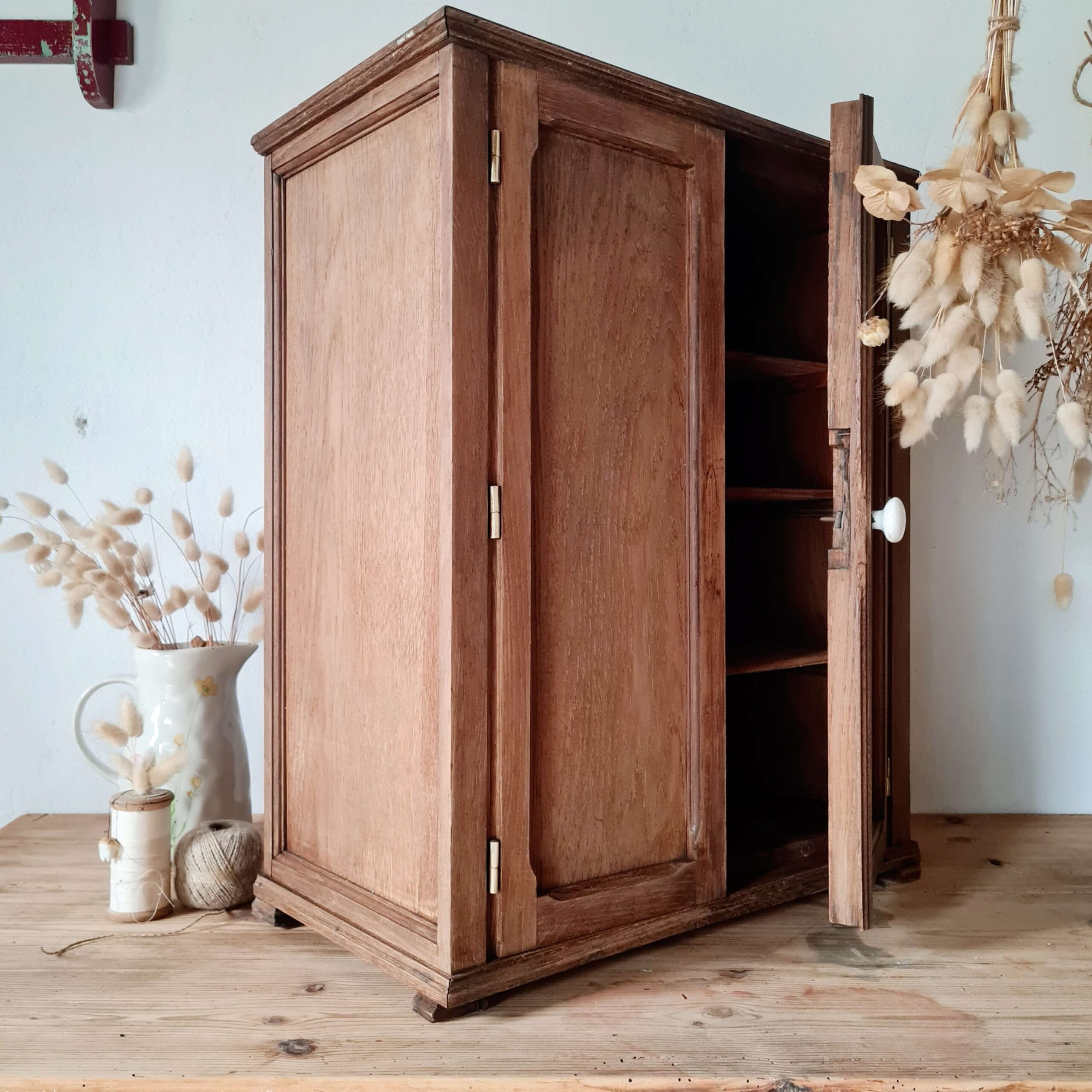 Armoire ancienne en bois - petit modèle