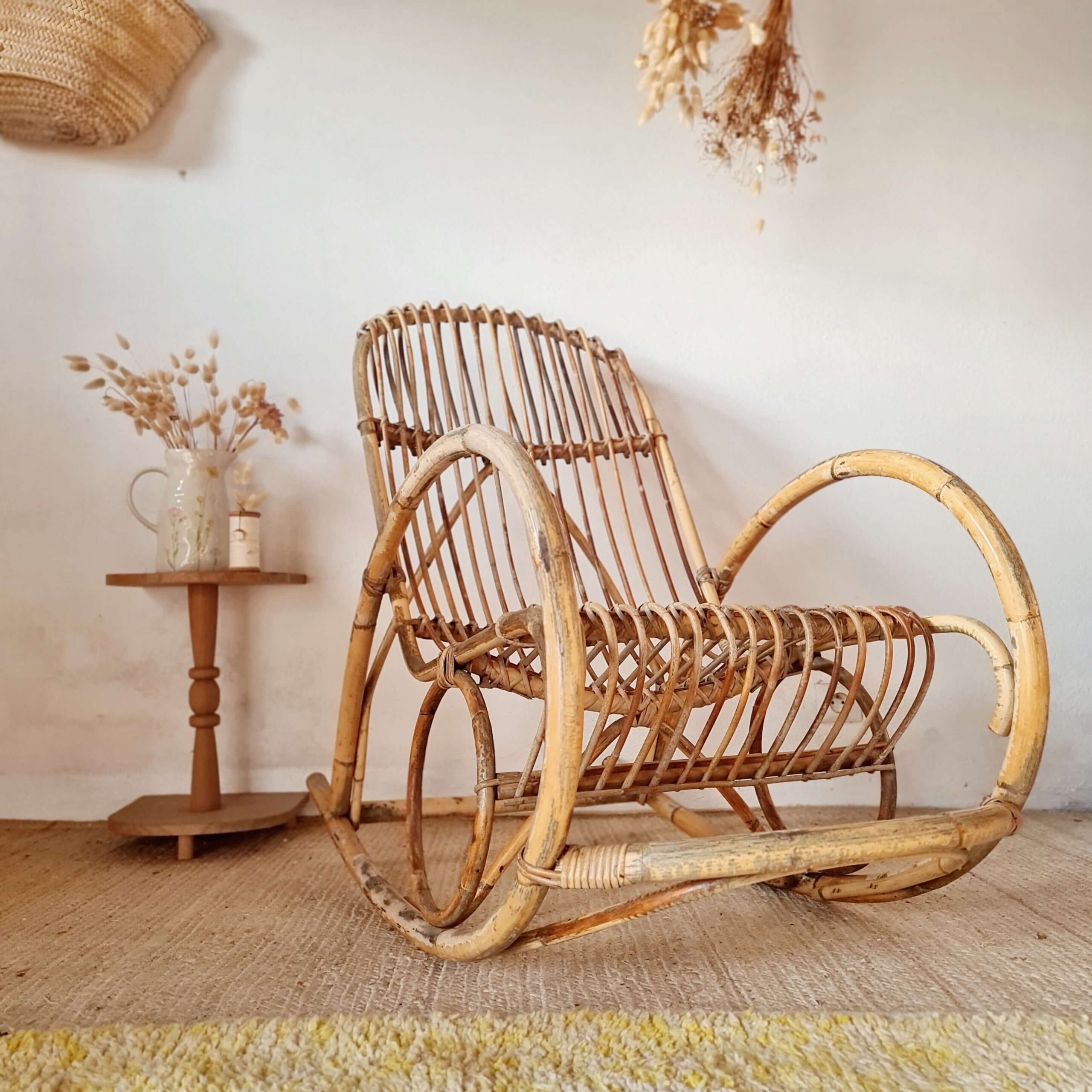 Rocking-chair en rotin ancien, années 60